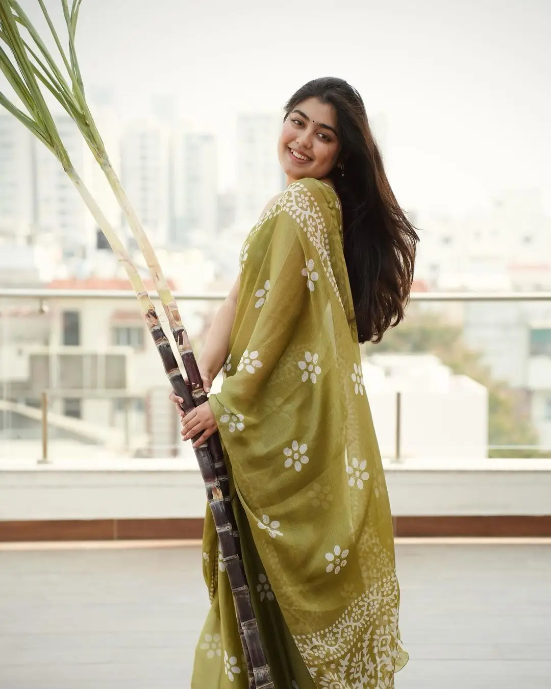 Gargeyi Yellapragada Charming In Green Saree Sleeveless Blouse